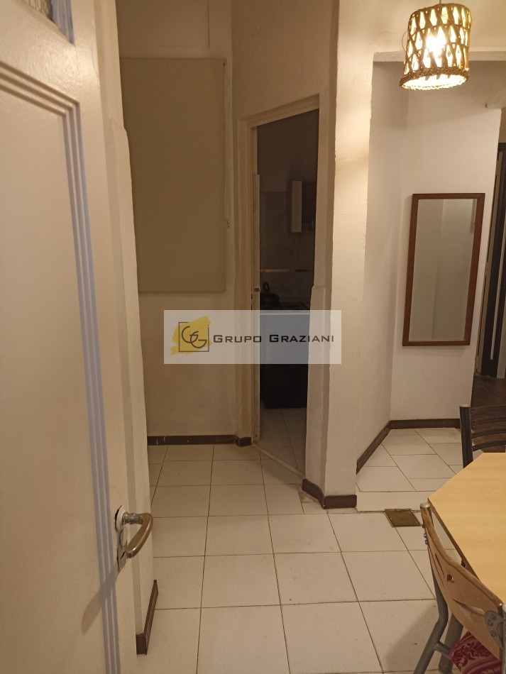 Excelente departamento de 3 ambientes ,contrafrente , inmejorable ubicacion .-