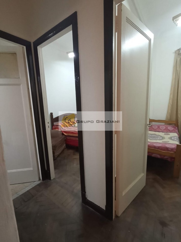 Excelente departamento de 3 ambientes ,contrafrente , inmejorable ubicacion .-