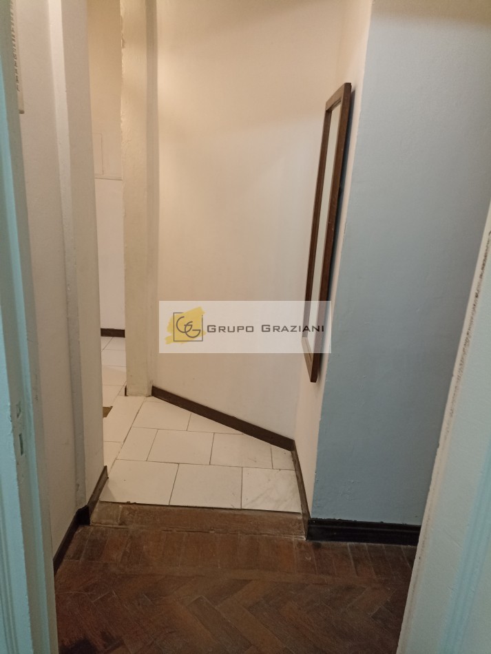 Excelente departamento de 3 ambientes ,contrafrente , inmejorable ubicacion .-