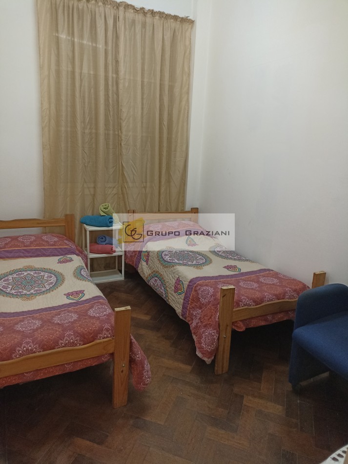 Excelente departamento de 3 ambientes ,contrafrente , inmejorable ubicacion .-