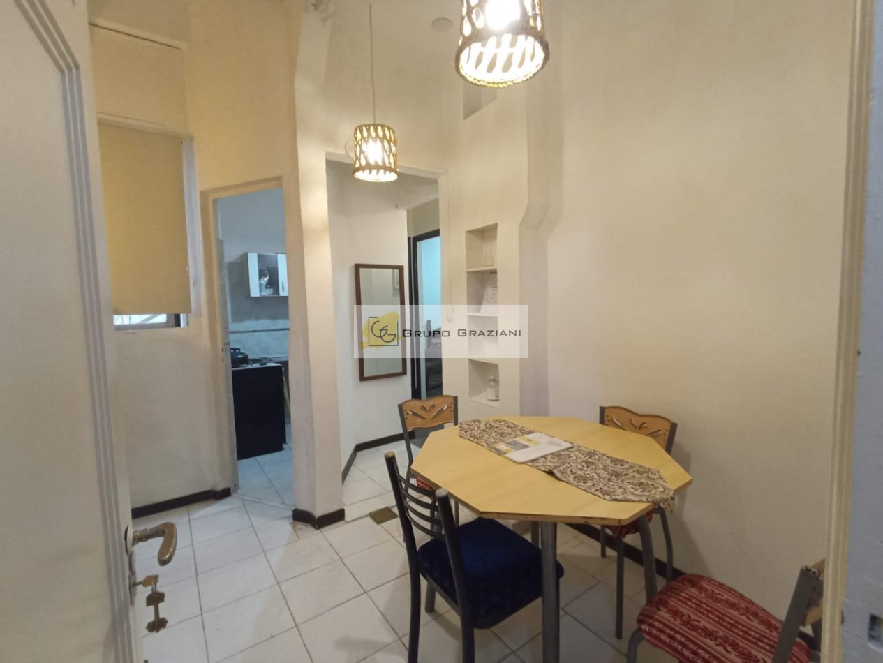 Excelente departamento de 3 ambientes ,contrafrente , inmejorable ubicacion .-