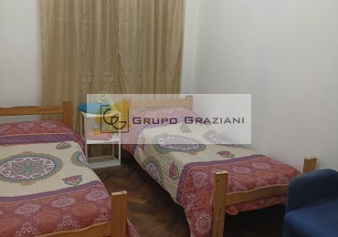 Excelente departamento de 3 ambientes ,contrafrente , inmejorable ubicacion .-